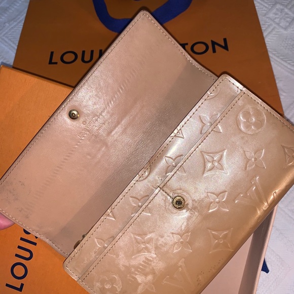 AUTHENTICATED Louis Vuitton long wallet - Picture 14 of 16